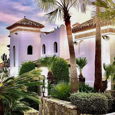 Lola إِستيبونا