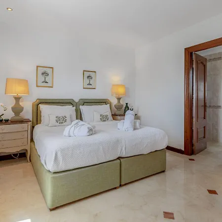 Lola * إِستيبونا