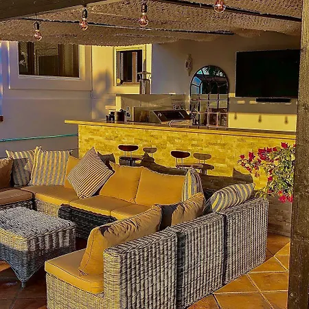 Villa Lola *