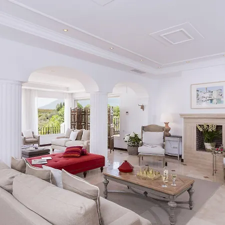 Villa Lola